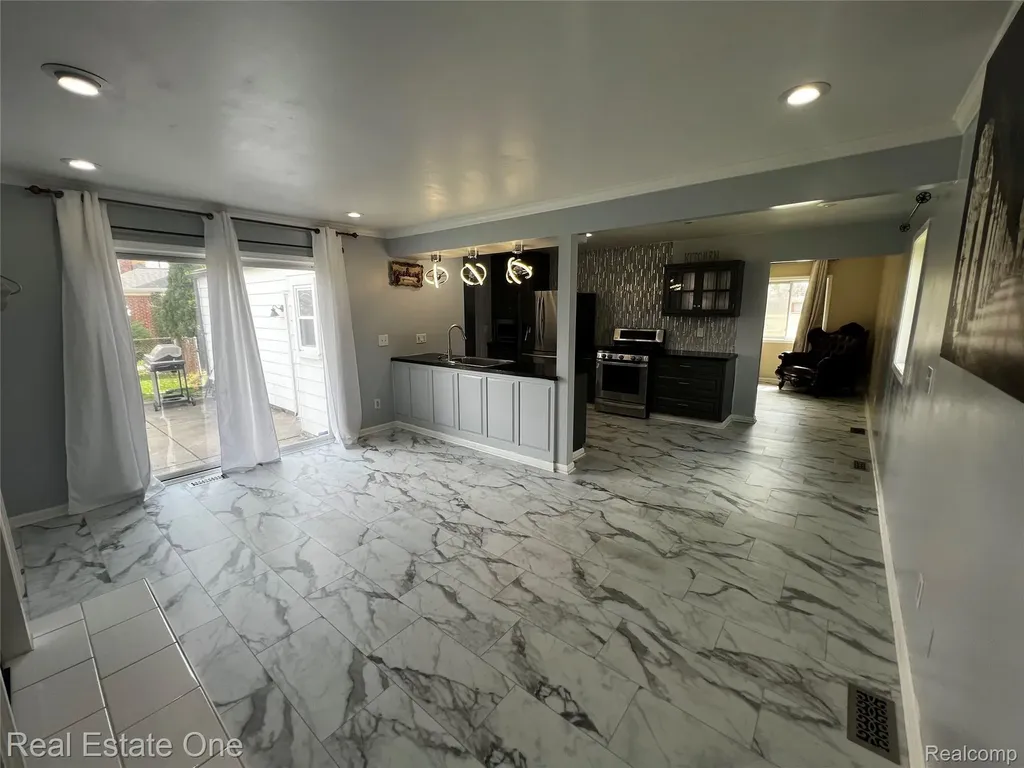 39394 Carrie Drive Sterling Heights City MI 48313