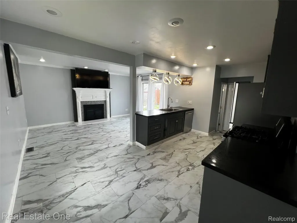 39394 Carrie Drive Sterling Heights City MI 48313