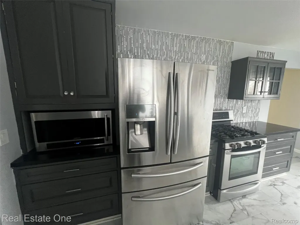 39394 Carrie Drive Sterling Heights City MI 48313