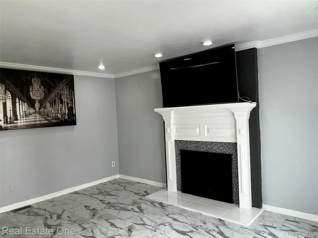39394 Carrie Drive Sterling Heights City MI 48313