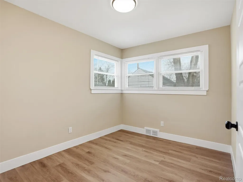 18686 Brady Redford Charter Township MI 48240