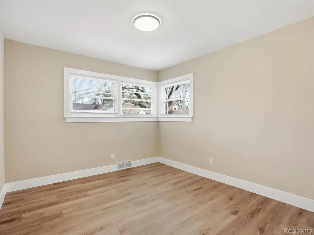 18686 Brady Redford Charter Township MI 48240