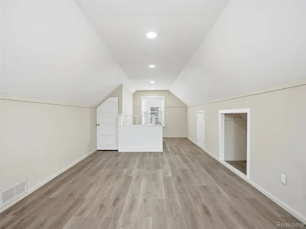 18686 Brady Redford Charter Township MI 48240