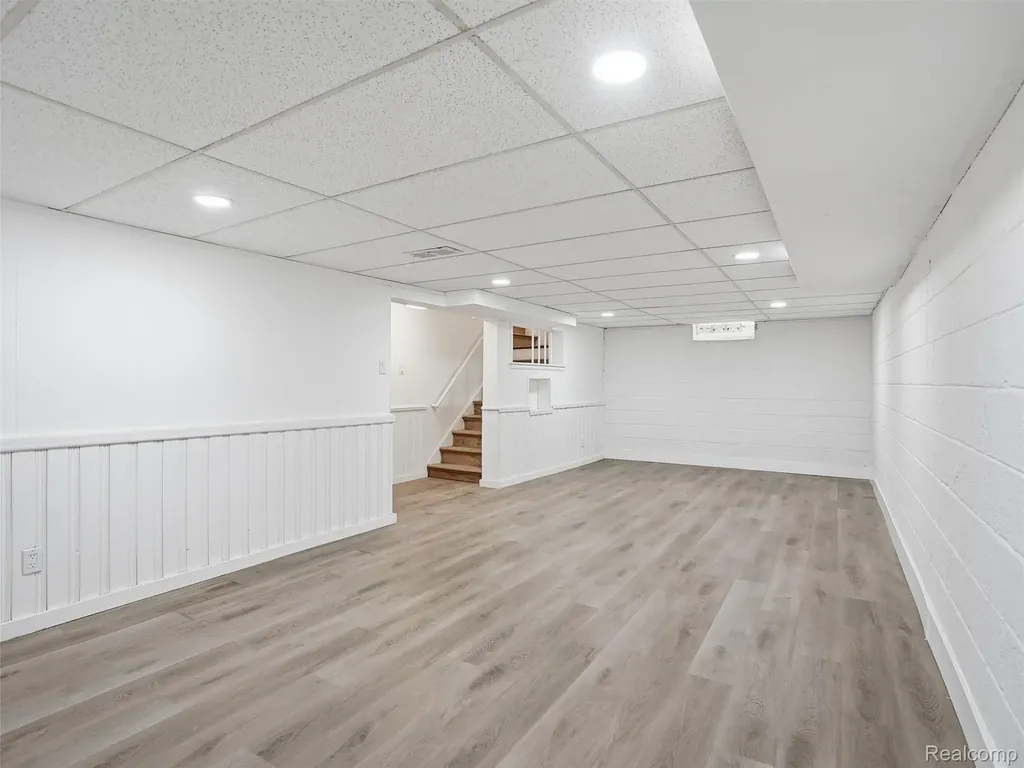 18686 Brady Redford Charter Township MI 48240
