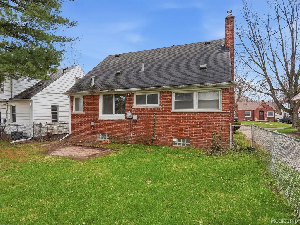 18686 Brady Redford Charter Township MI 48240