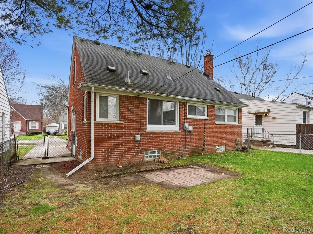 18686 Brady Redford Charter Township MI 48240