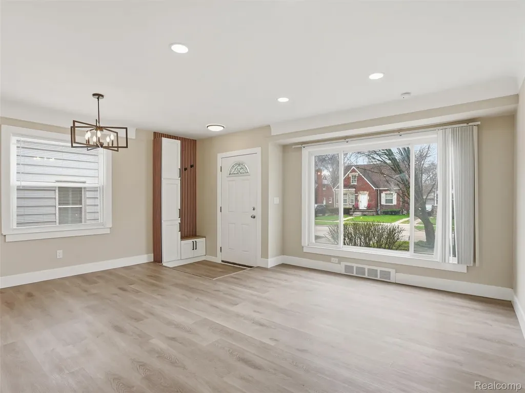 18686 Brady Redford Charter Township MI 48240