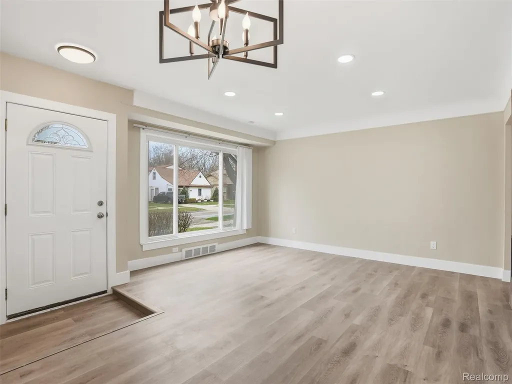 18686 Brady Redford Charter Township MI 48240
