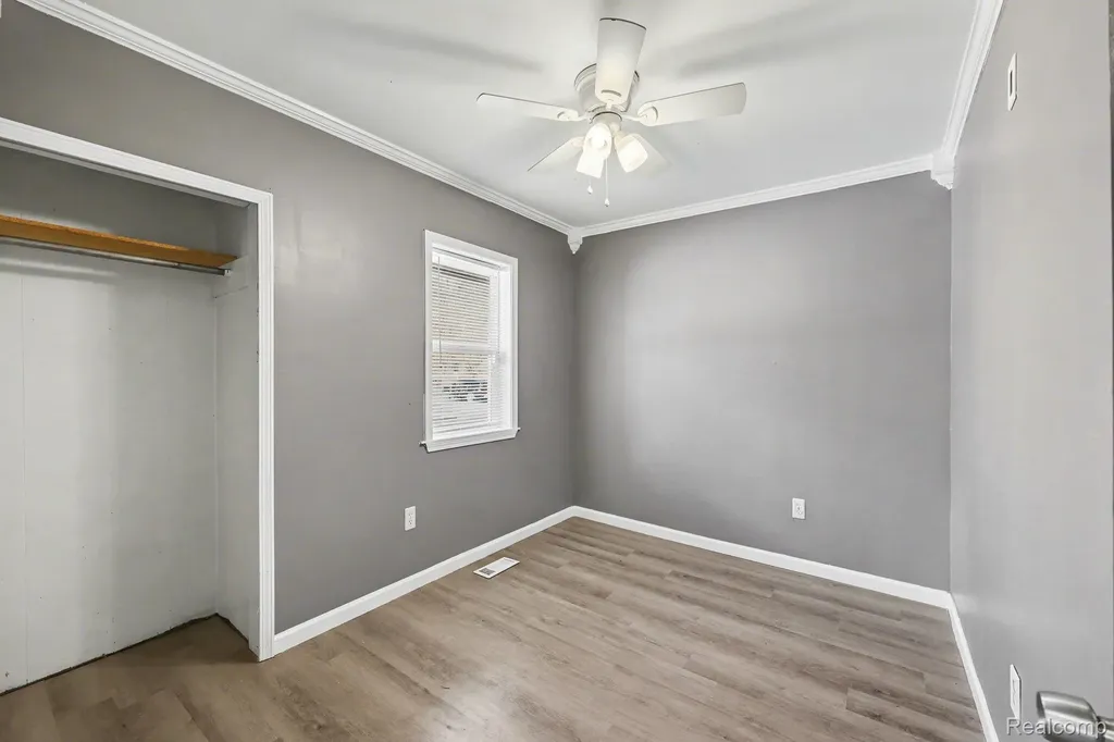 925 Kenilworth Avenue Pontiac City MI 48340