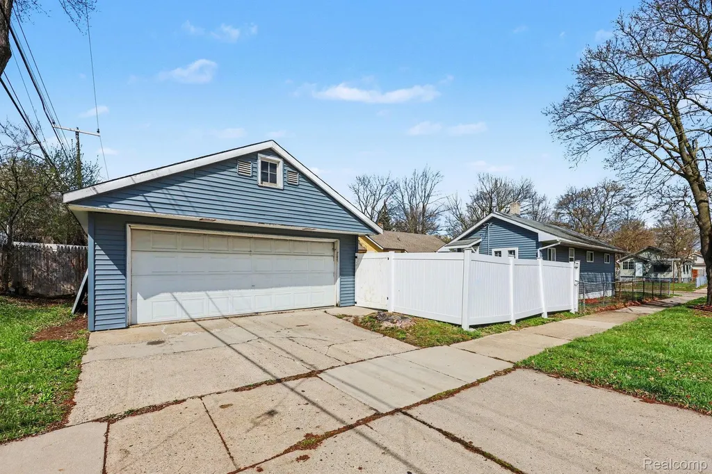 925 Kenilworth Avenue Pontiac City MI 48340