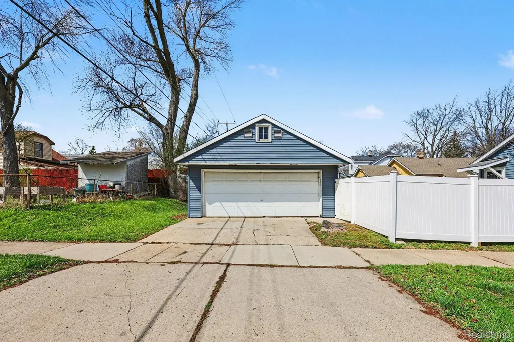 925 Kenilworth Avenue Pontiac City MI 48340