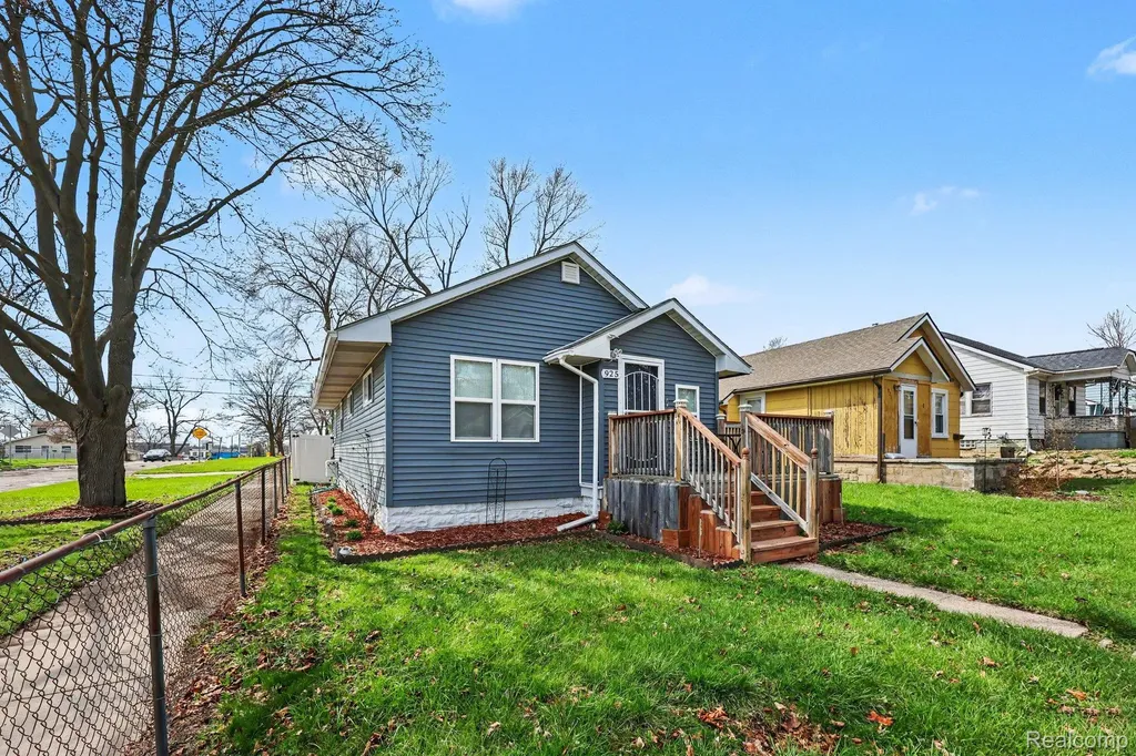 925 Kenilworth Avenue Pontiac City MI 48340