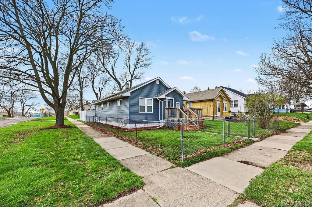 925 Kenilworth Avenue Pontiac City MI 48340