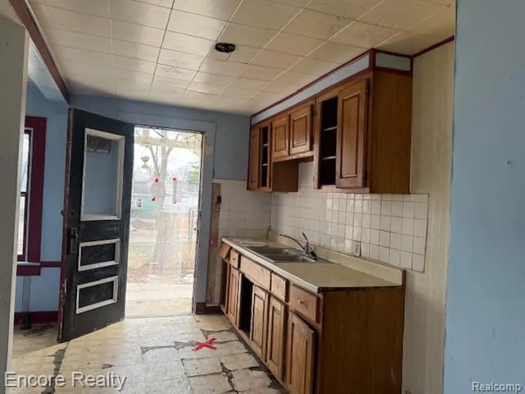 19300 Berg Road Detroit City MI 48219