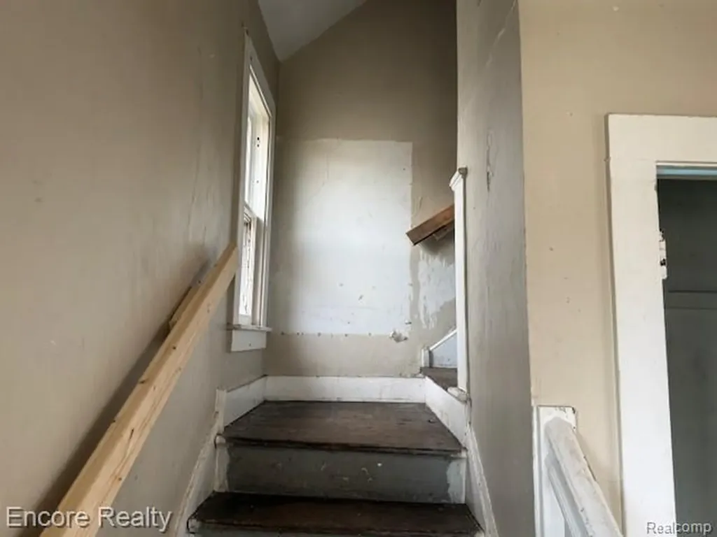 19300 Berg Road Detroit City MI 48219