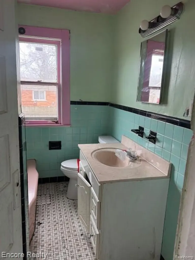 19300 Berg Road Detroit City MI 48219