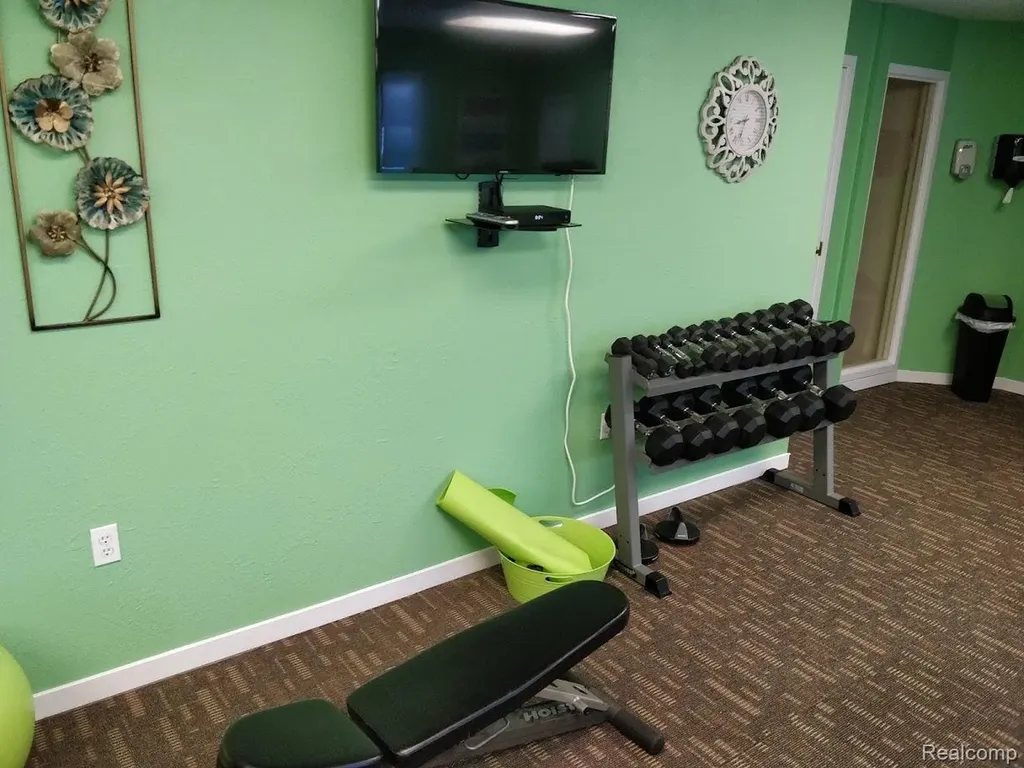 15240 Silver Parkway Fenton City MI 48430