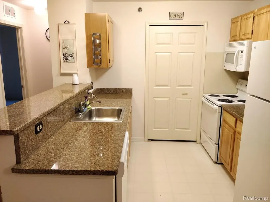 15240 Silver Parkway Fenton City MI 48430