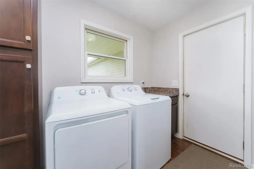 10488 W Grand River Road Handy Township MI 48836