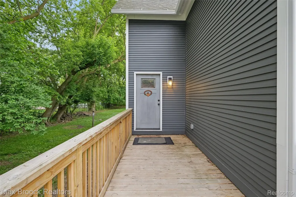 515 Clinton Street Howell City MI 48843