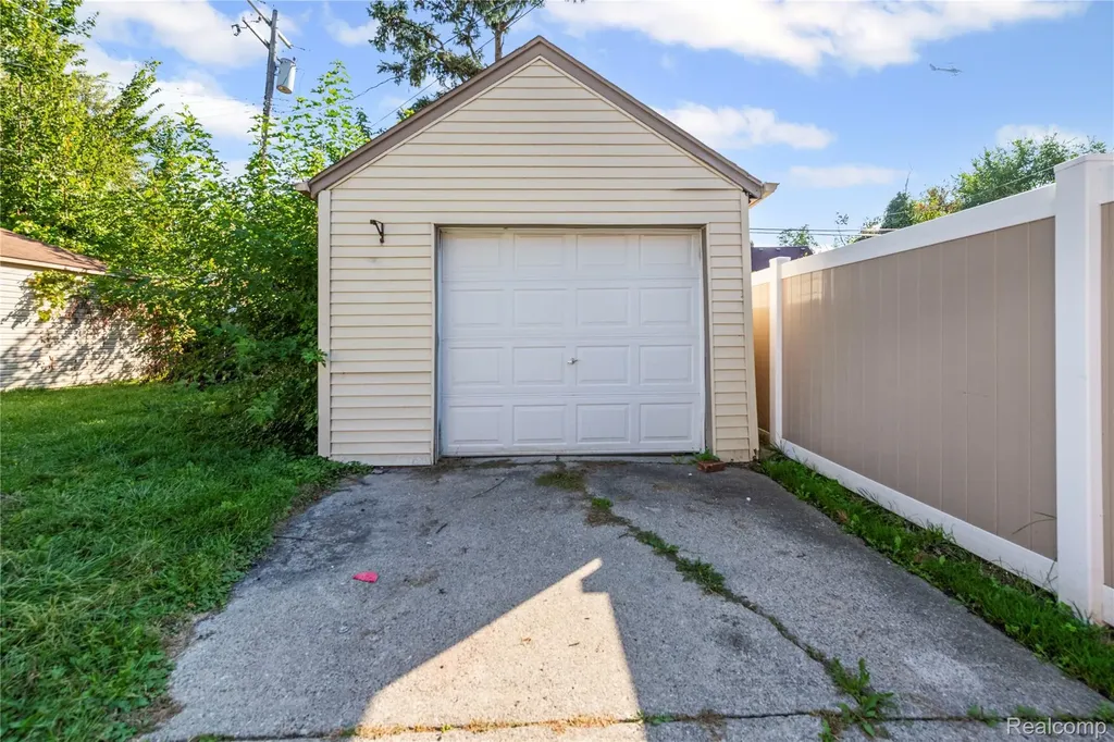 16560 Oakfield Street Detroit City MI 48235