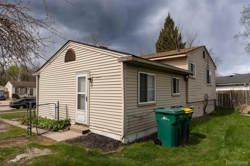 15167 Meadow Street Romulus City MI 48174