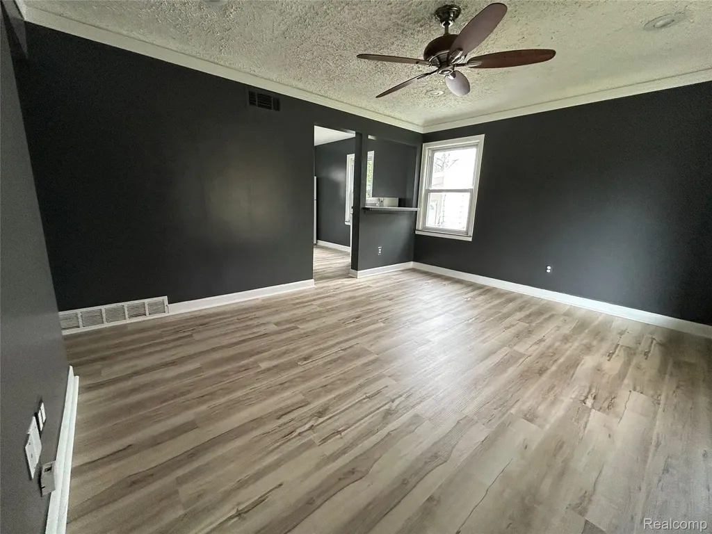 14935 Harrison Street Livonia City MI 48154