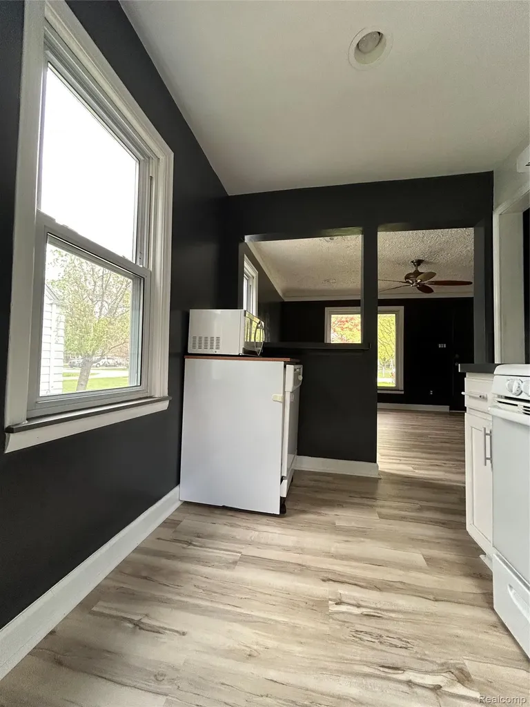 14935 Harrison Street Livonia City MI 48154