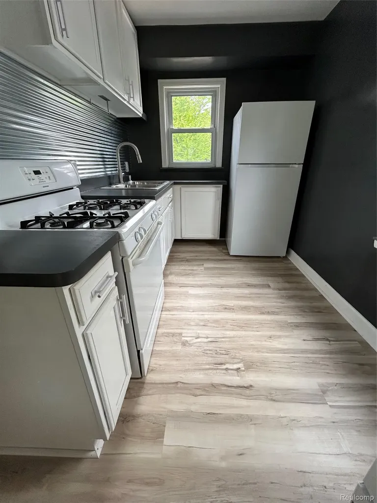 14935 Harrison Street Livonia City MI 48154
