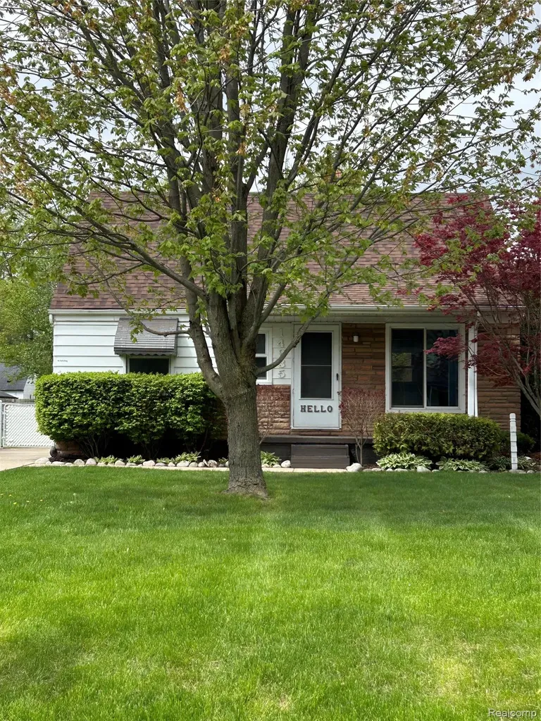 14935 Harrison Street Livonia City MI 48154