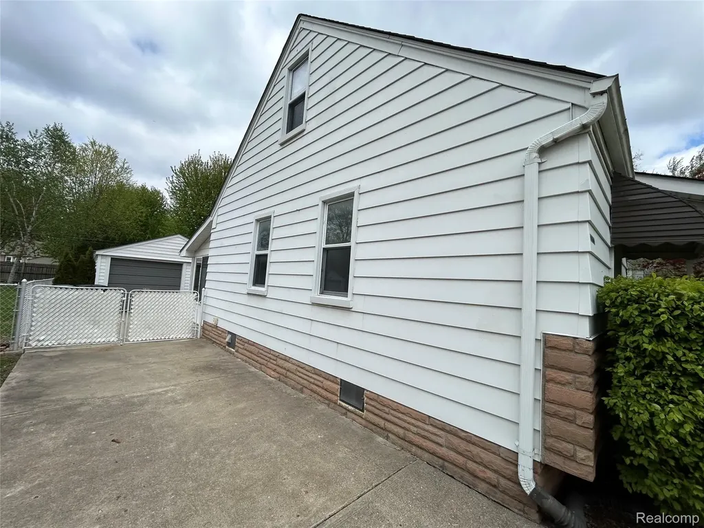 14935 Harrison Street Livonia City MI 48154