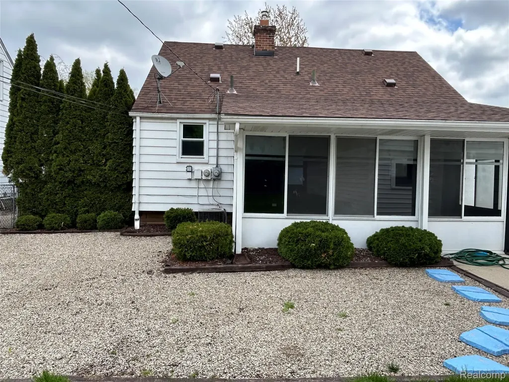 14935 Harrison Street Livonia City MI 48154