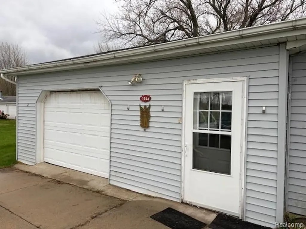 1300 Pitt Road Verona Township MI 48413