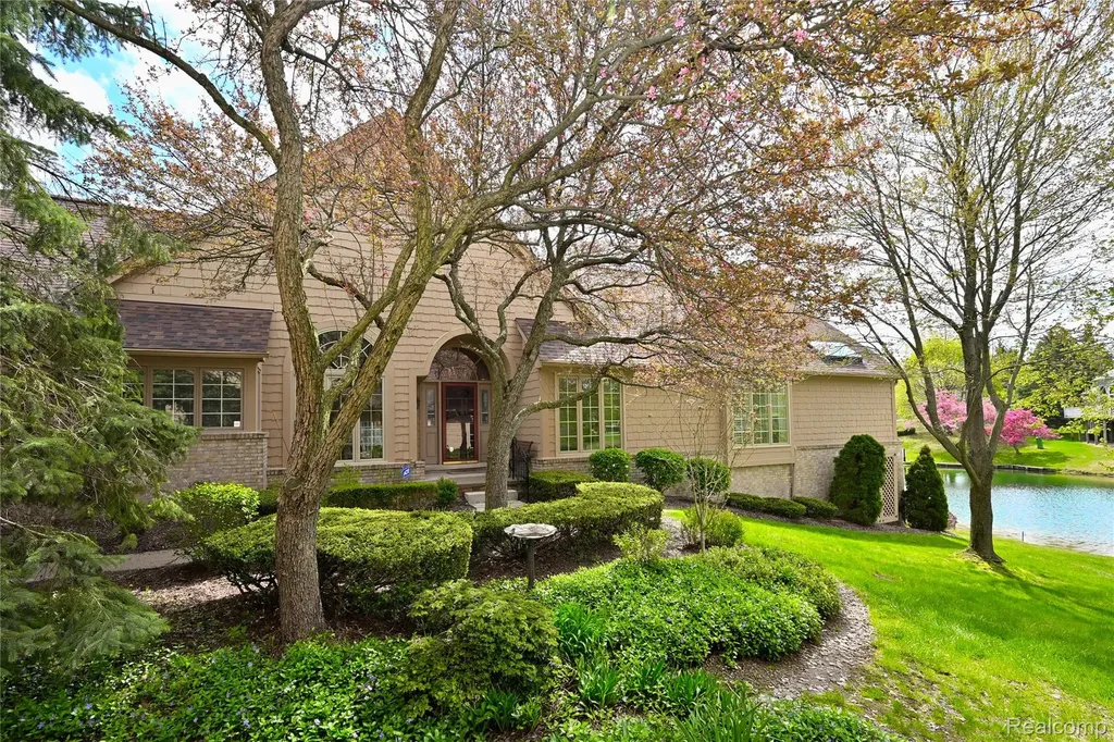 618 Deauville Lane Bloomfield Hills City MI 48304