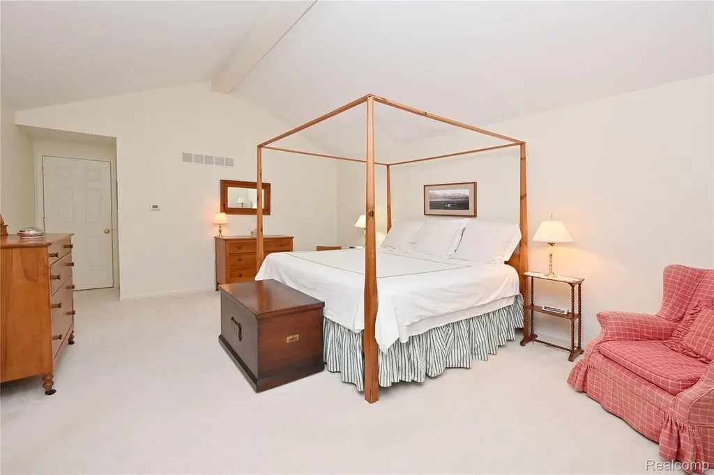 618 Deauville Lane Bloomfield Hills City MI 48304