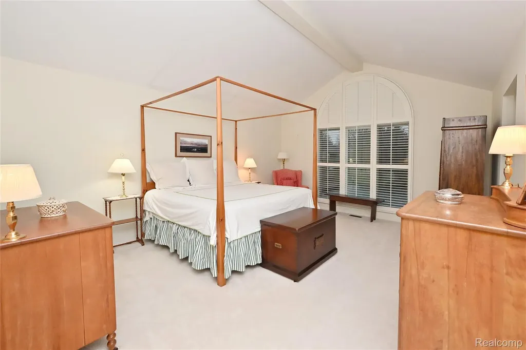 618 Deauville Lane Bloomfield Hills City MI 48304