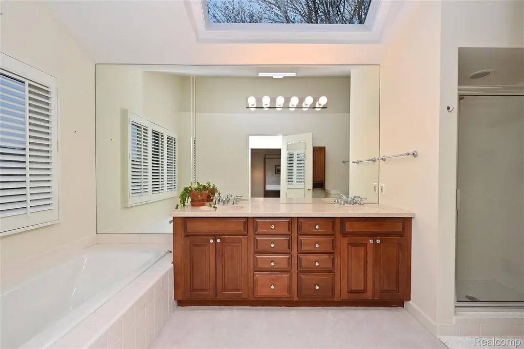 618 Deauville Lane Bloomfield Hills City MI 48304