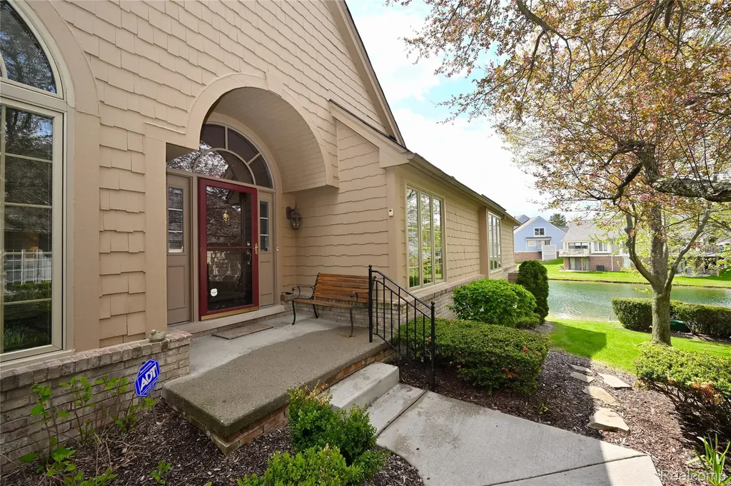 618 Deauville Lane Bloomfield Hills City MI 48304