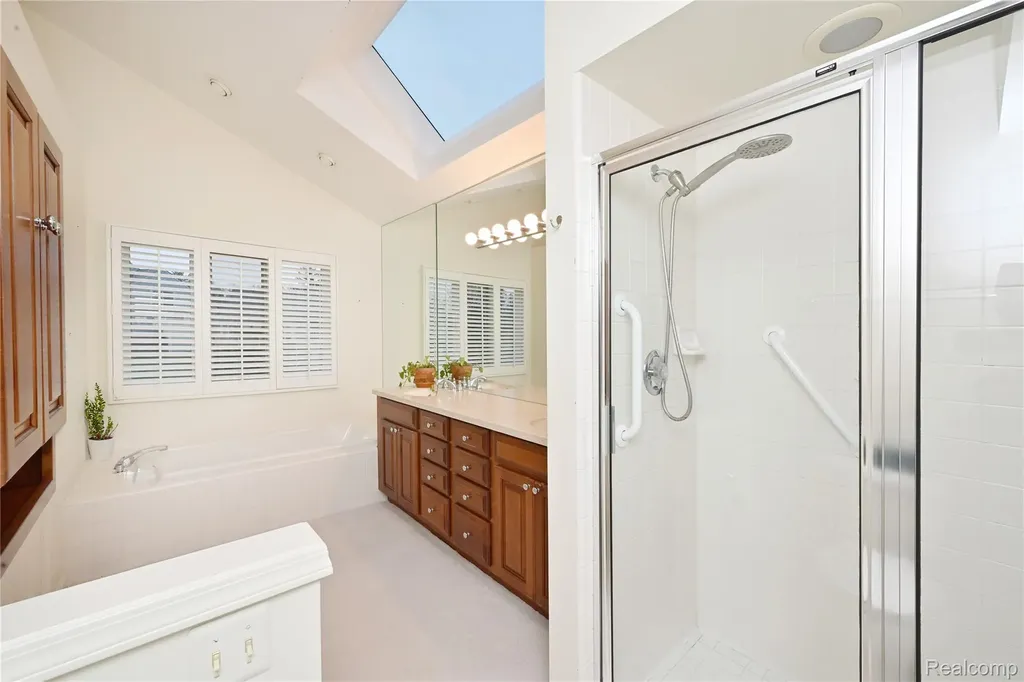 618 Deauville Lane Bloomfield Hills City MI 48304