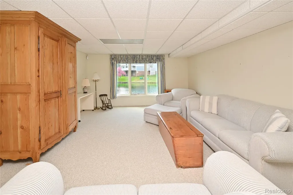 618 Deauville Lane Bloomfield Hills City MI 48304