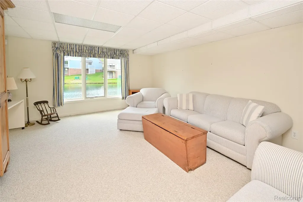 618 Deauville Lane Bloomfield Hills City MI 48304