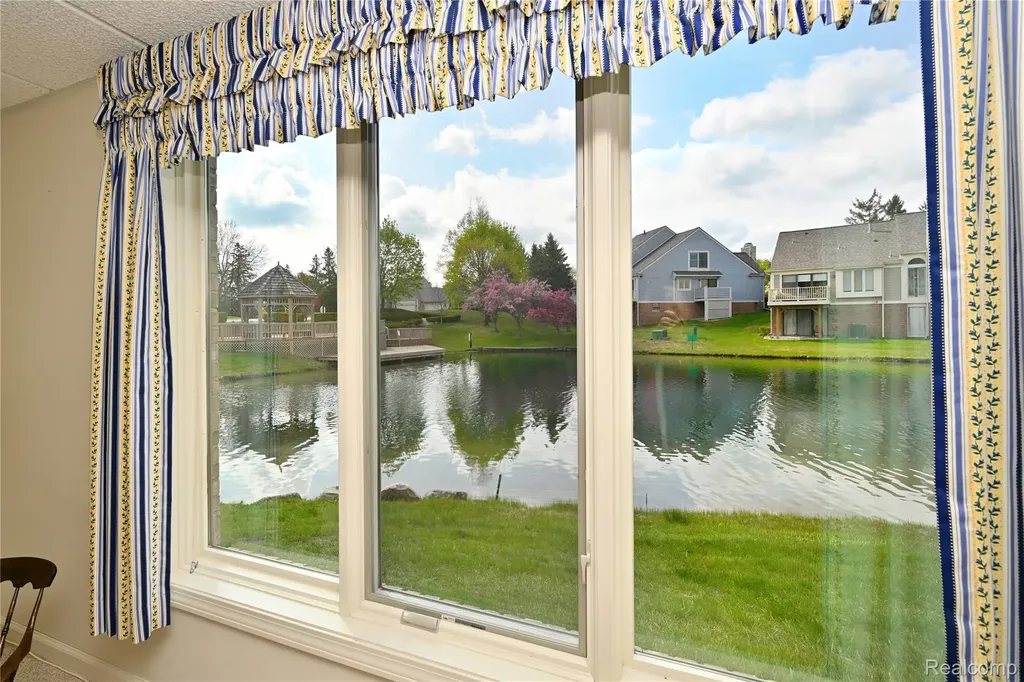 618 Deauville Lane Bloomfield Hills City MI 48304
