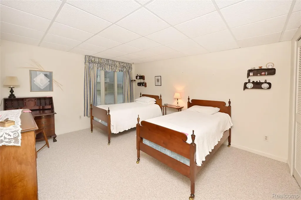 618 Deauville Lane Bloomfield Hills City MI 48304