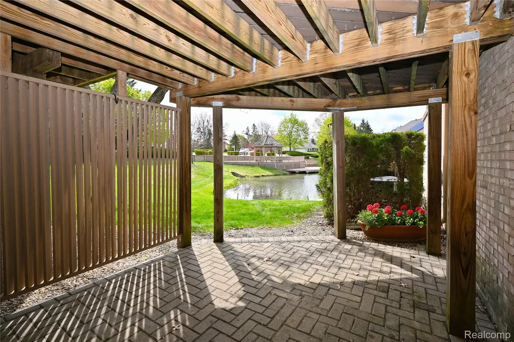 618 Deauville Lane Bloomfield Hills City MI 48304