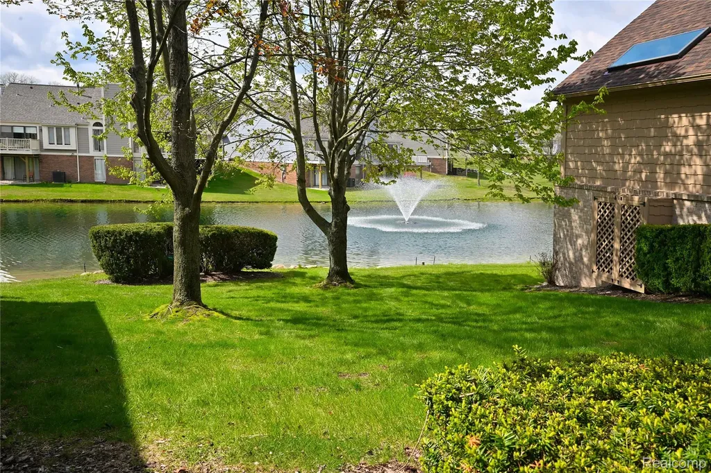 618 Deauville Lane Bloomfield Hills City MI 48304