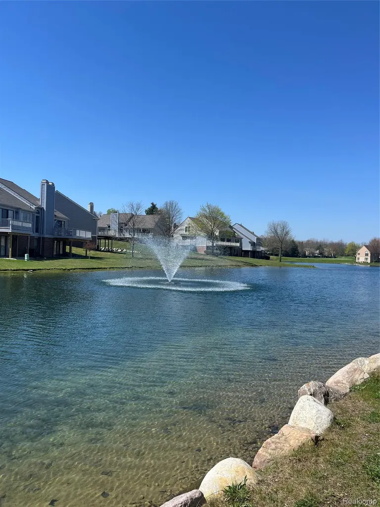 618 Deauville Lane Bloomfield Hills City MI 48304