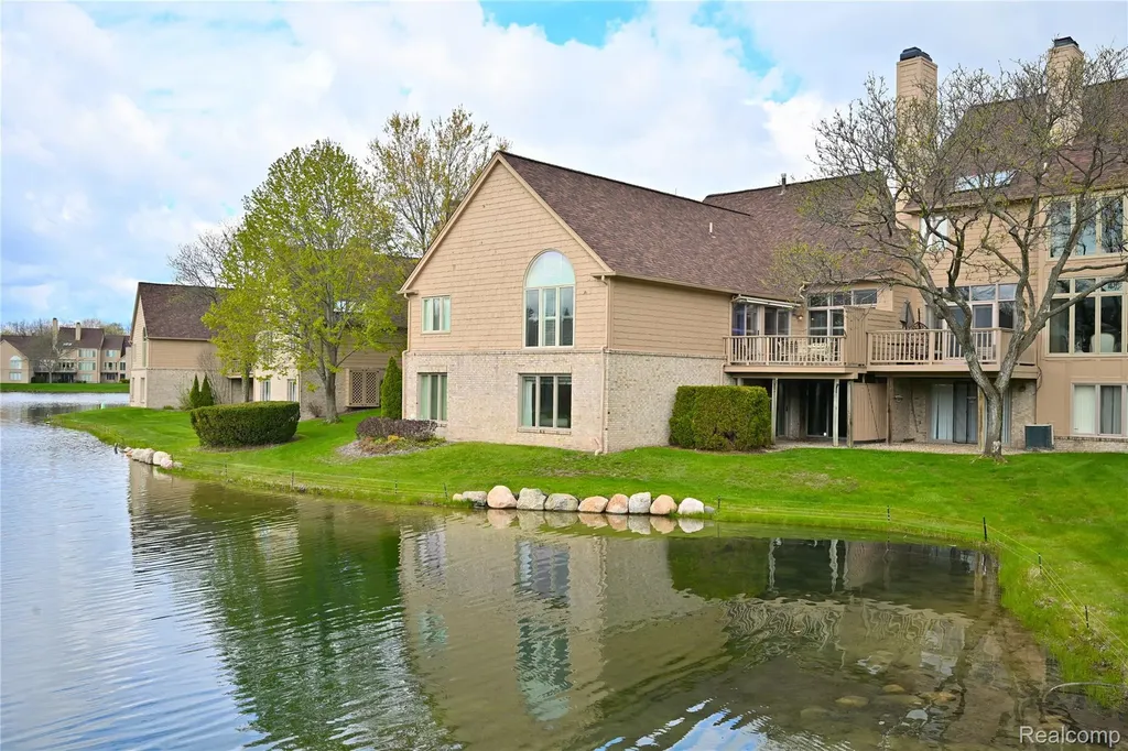618 Deauville Lane Bloomfield Hills City MI 48304