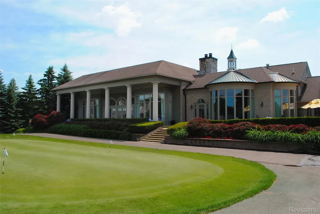 618 Deauville Lane Bloomfield Hills City MI 48304