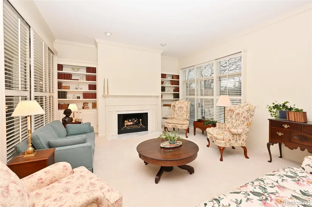 618 Deauville Lane Bloomfield Hills City MI 48304