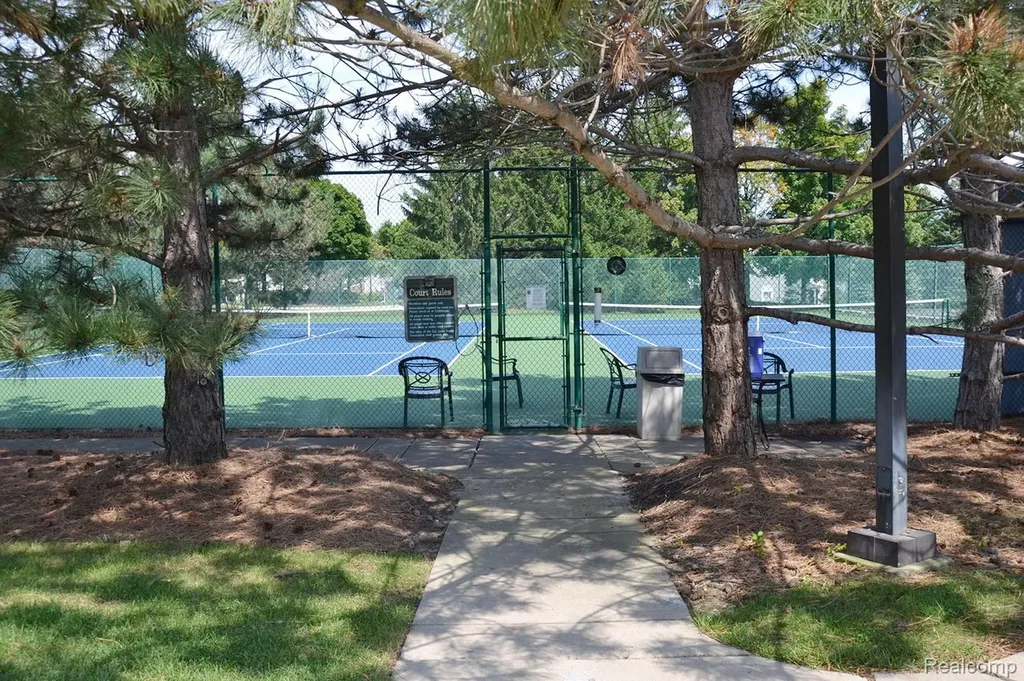 618 Deauville Lane Bloomfield Hills City MI 48304